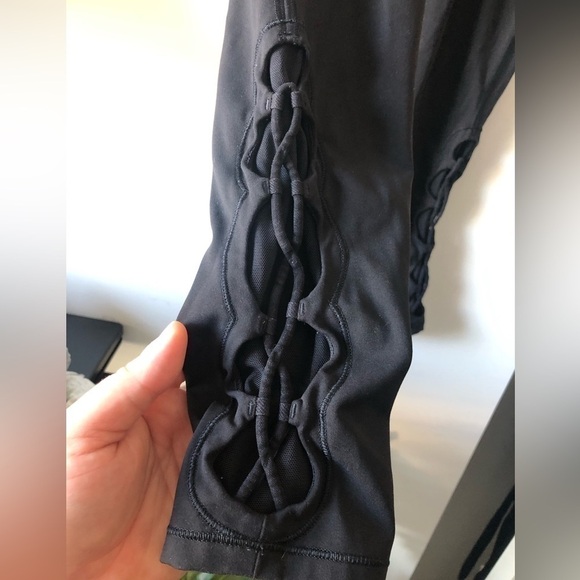 LULULEMON TIED TO IT BLACK FULL ON LUXTREME 7/8 LEGGING SIZE 6 SIDE MESH - Picture 6 of 8